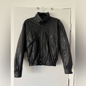 BEYOND Leather gorgeous vintage bomber. Size S, excellent condition. Fits XS-M